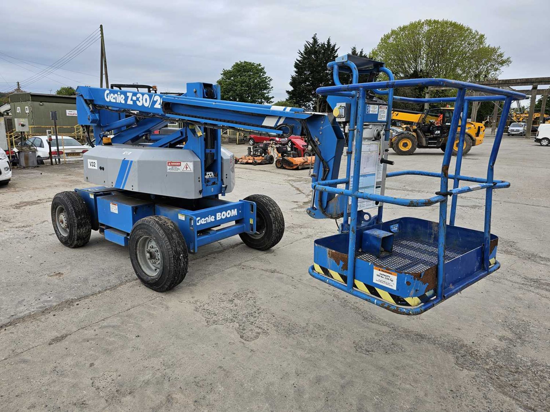 Genie Z30/20HD Wheeled Articulated Electric Scissor Lift Access Platform - Image 8 of 17