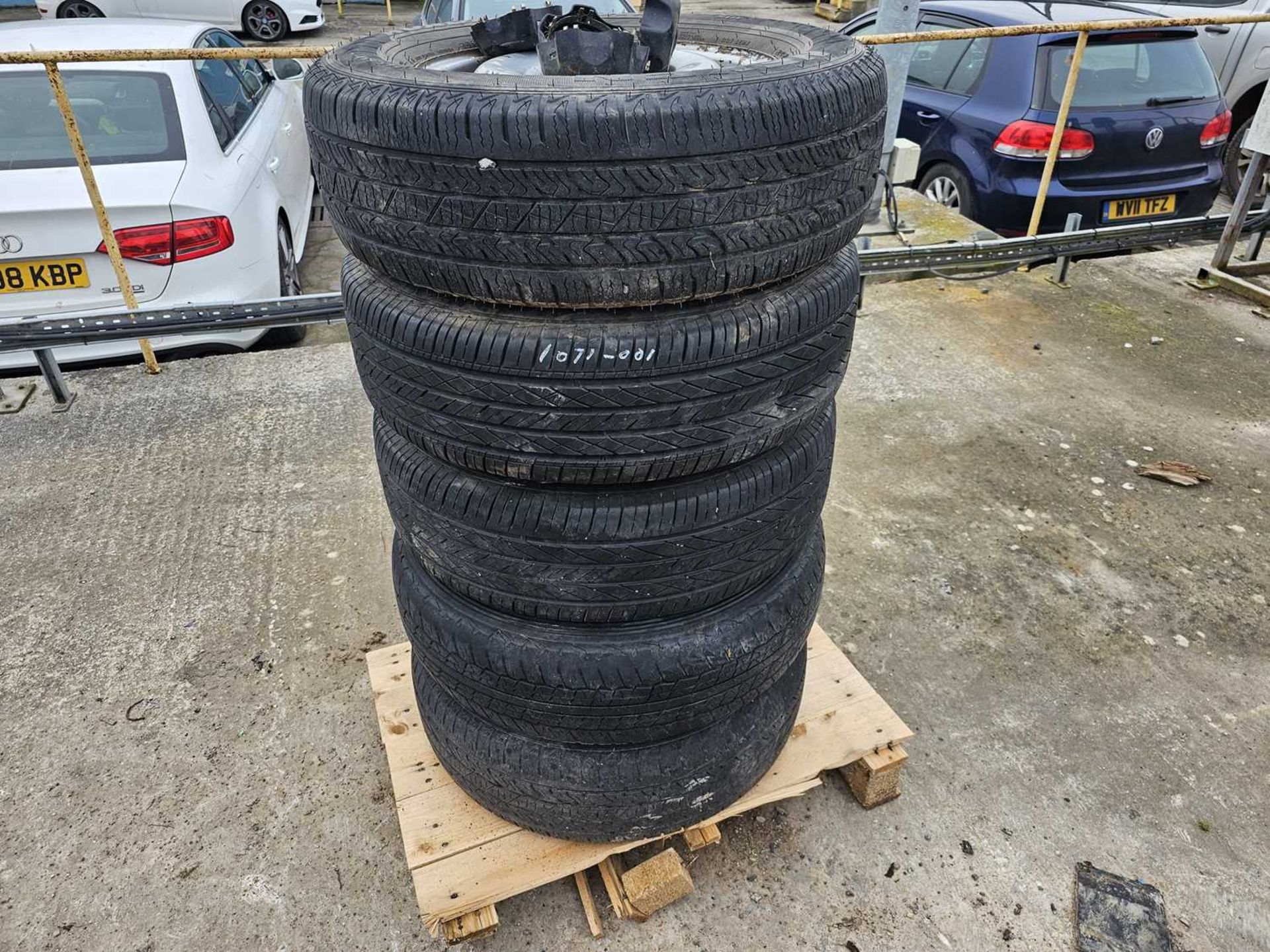 245/65R17 Tyre & Rim to suit Toyota Hilux (5 of) - Image 4 of 5
