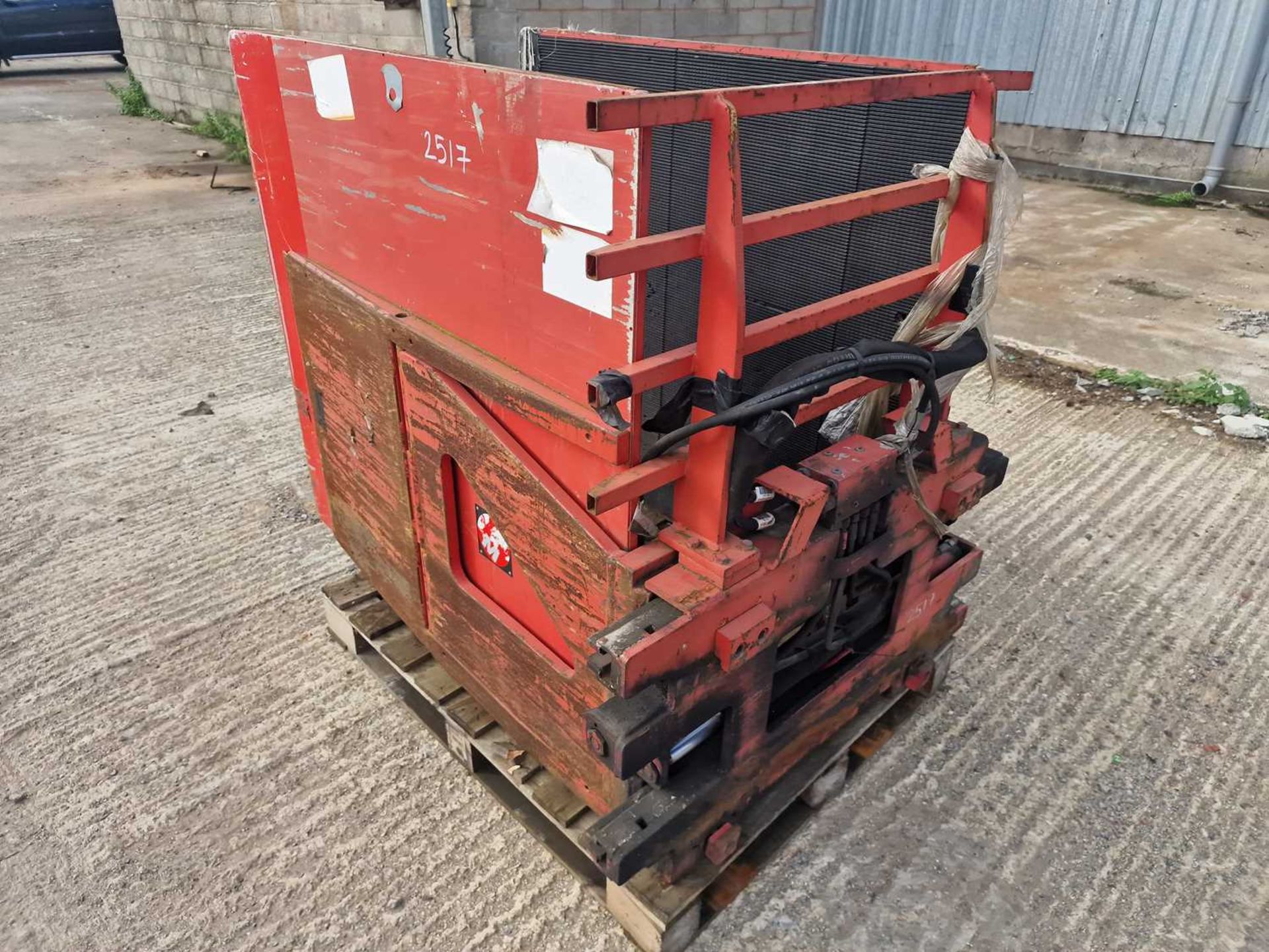 Hydraulic Bale Clamp to suit Forklift - Image 2 of 6