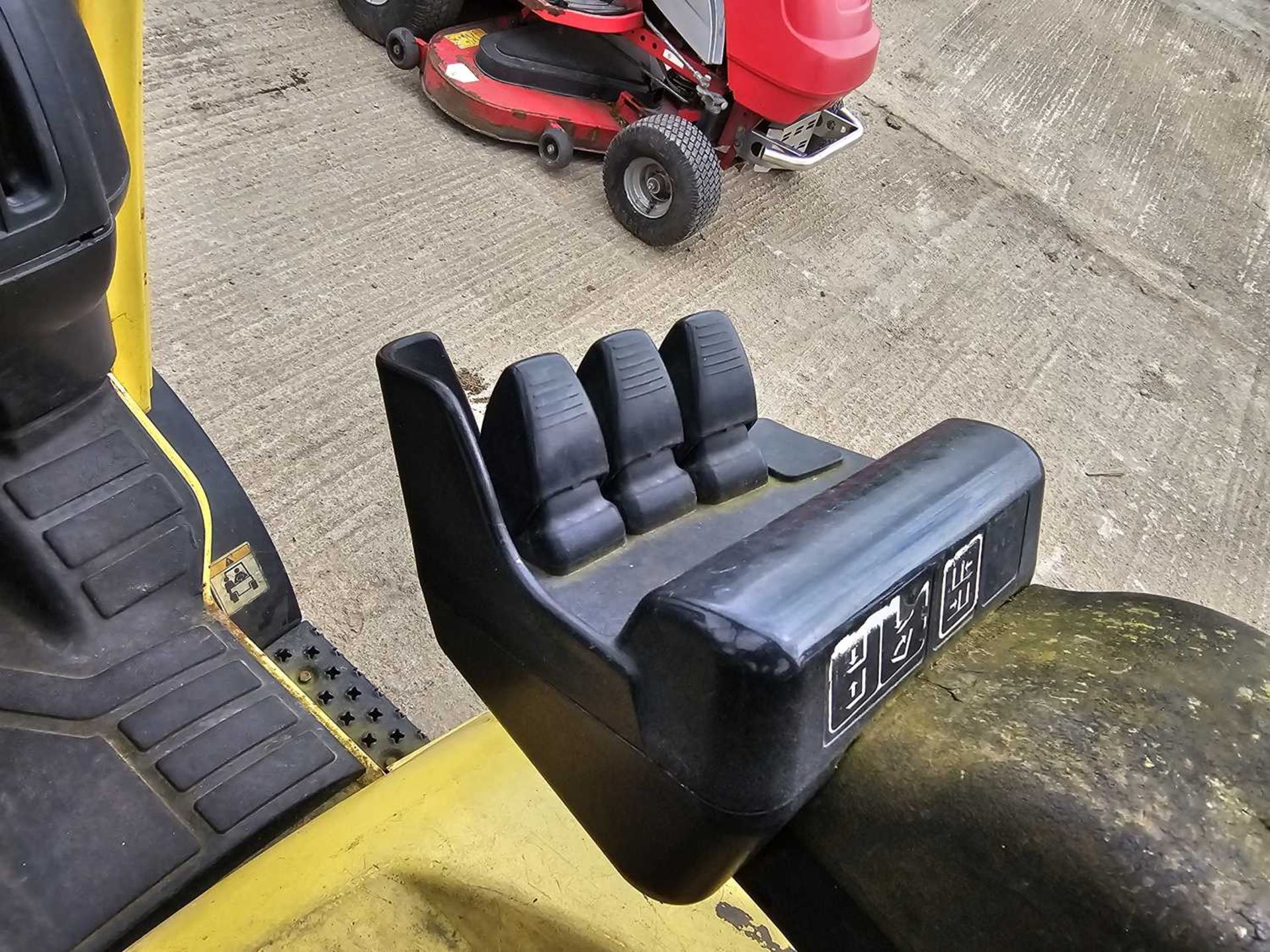 2007 Hyster H2.0FTS Gas Forklift, 3 Stage Free Lift mast, Side Shift (Starting Fault) - Image 15 of 16