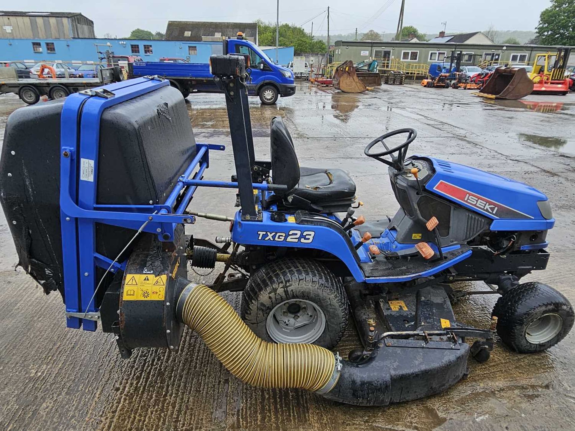 Iseki TXG23FH Diesel Ride on Lawnmower, Hydraulic Tipping Grass Collector - Image 6 of 23