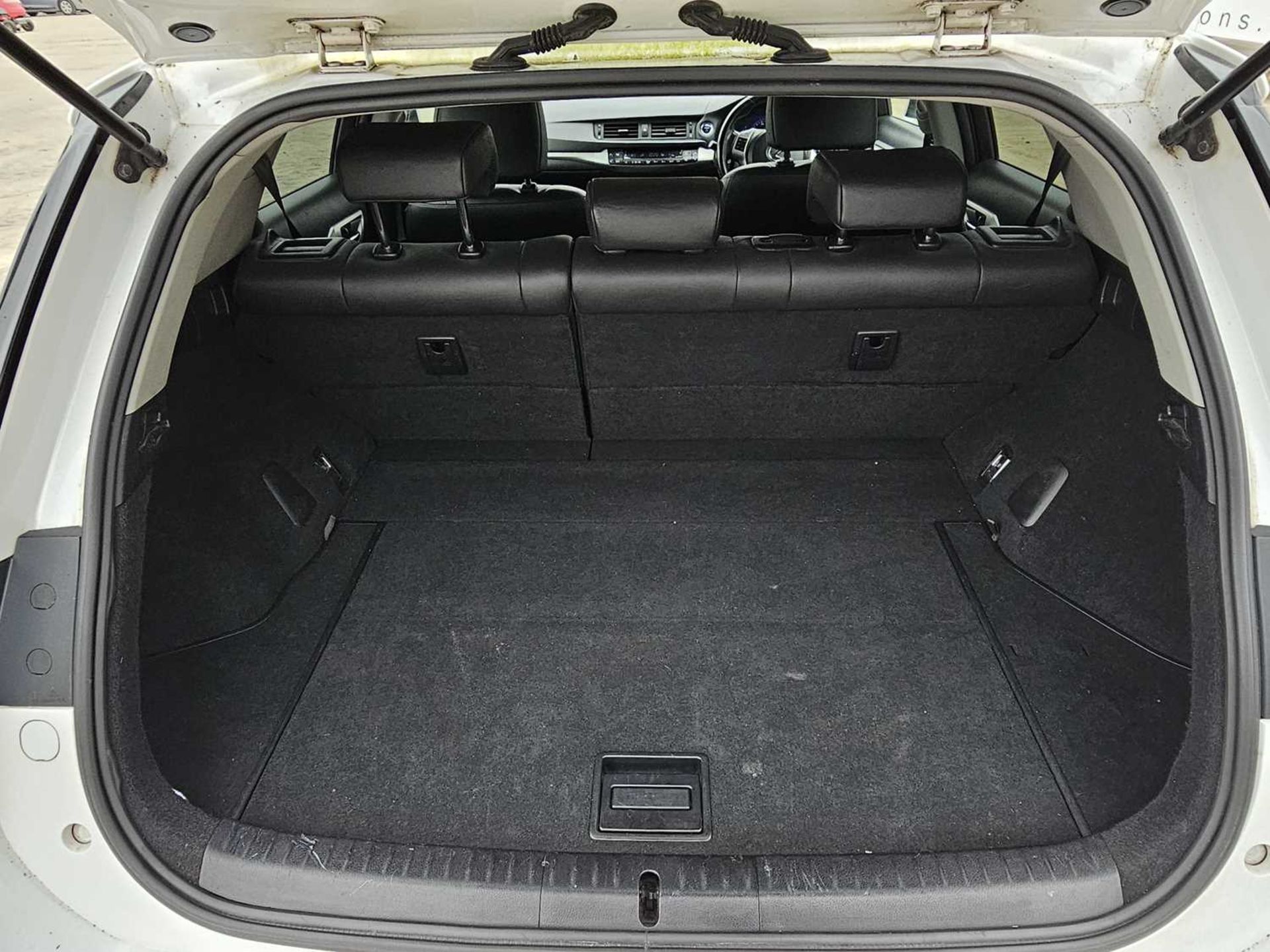 2011 Lexus CT200H Se-L Cvt Hybrid, Auto, Full Leather, Heated Seats, Bluetooth (NO VAT)(Reg. Docs. A - Image 10 of 26