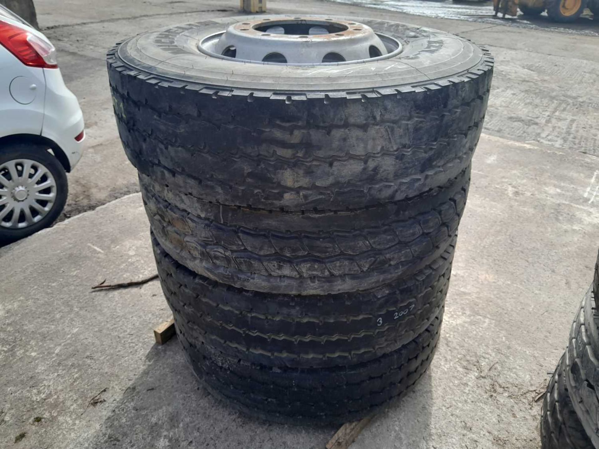 Michelin 13R22.5 Tyre & Rim (4 of)