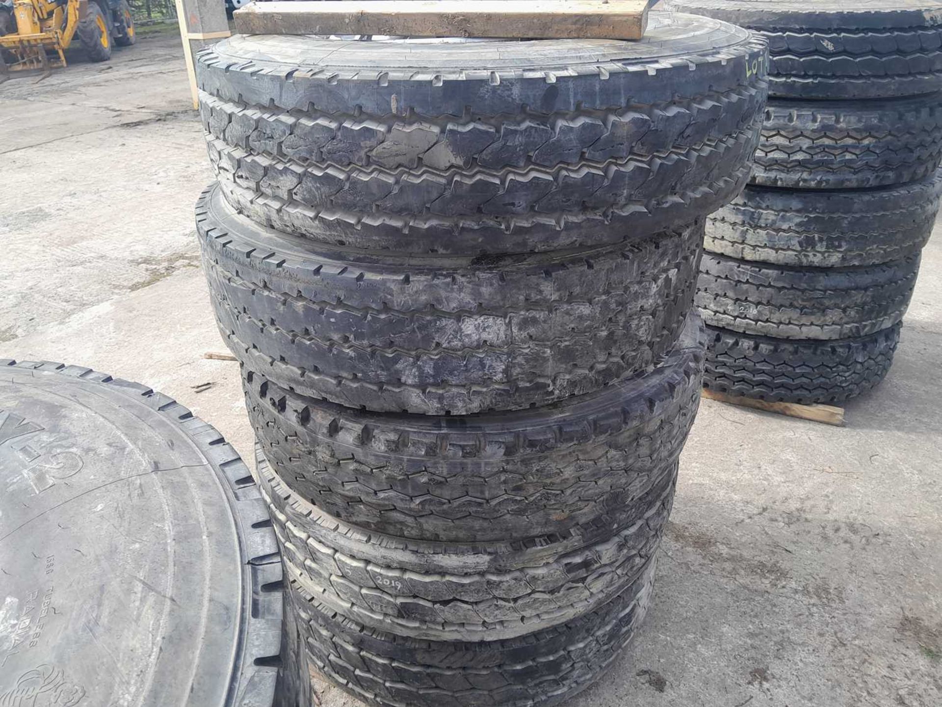 Michelin 13R22.5 Tyre & Rim (5 of) - Image 2 of 4