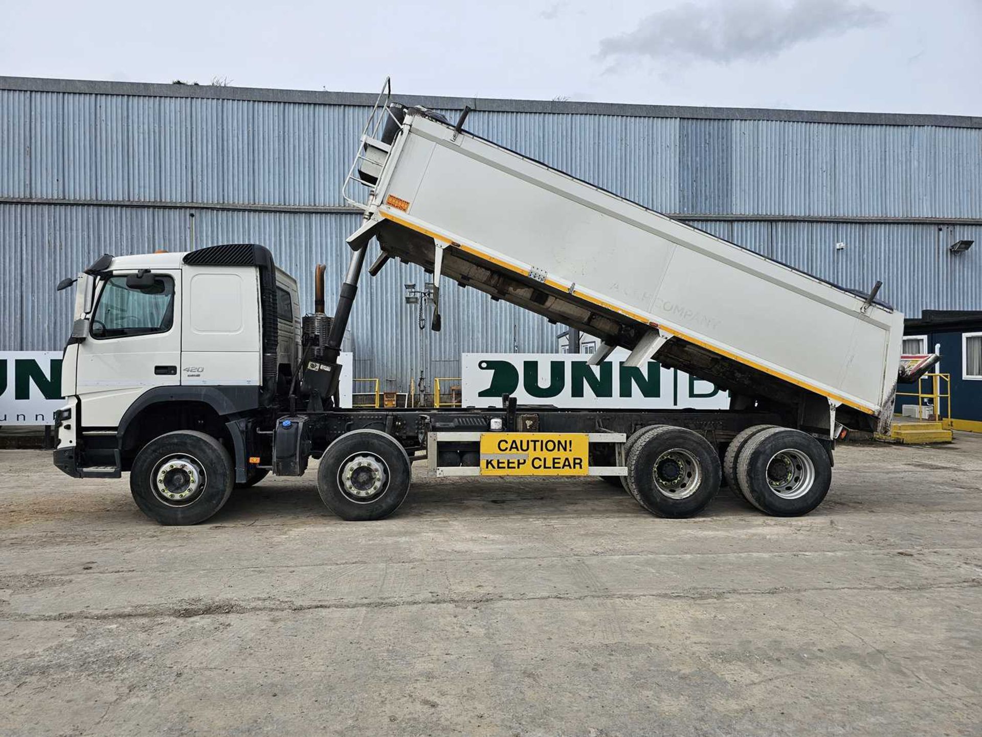 2015 Volvo FMX420 8x4 Tipper Lorry, Wilcox Insulated Body, Hydraulic Tail Gate, Reverse Camera, Auto - Image 2 of 24