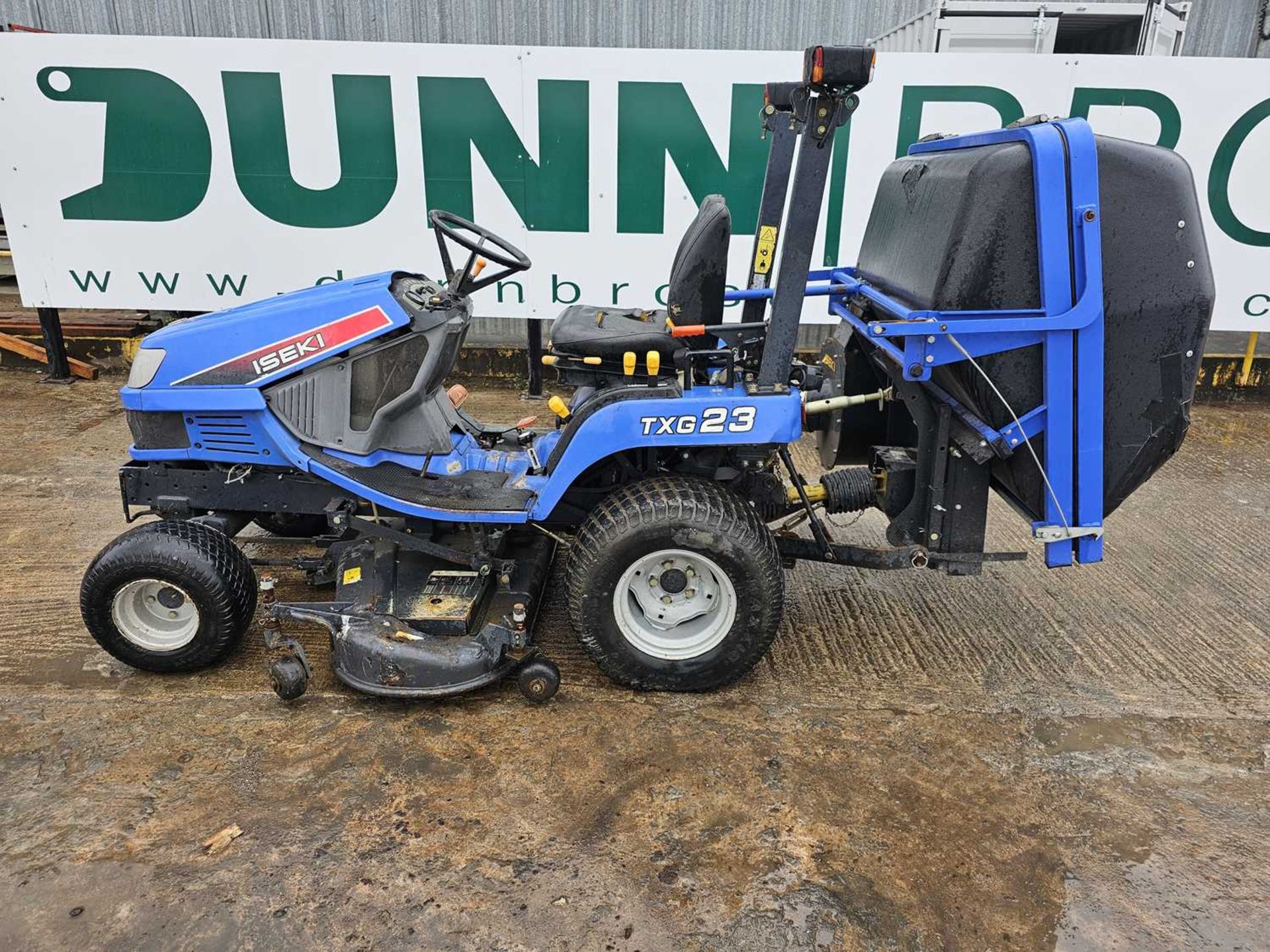 Iseki TXG23FH Diesel Ride on Lawnmower, Hydraulic Tipping Grass Collector - Image 2 of 23