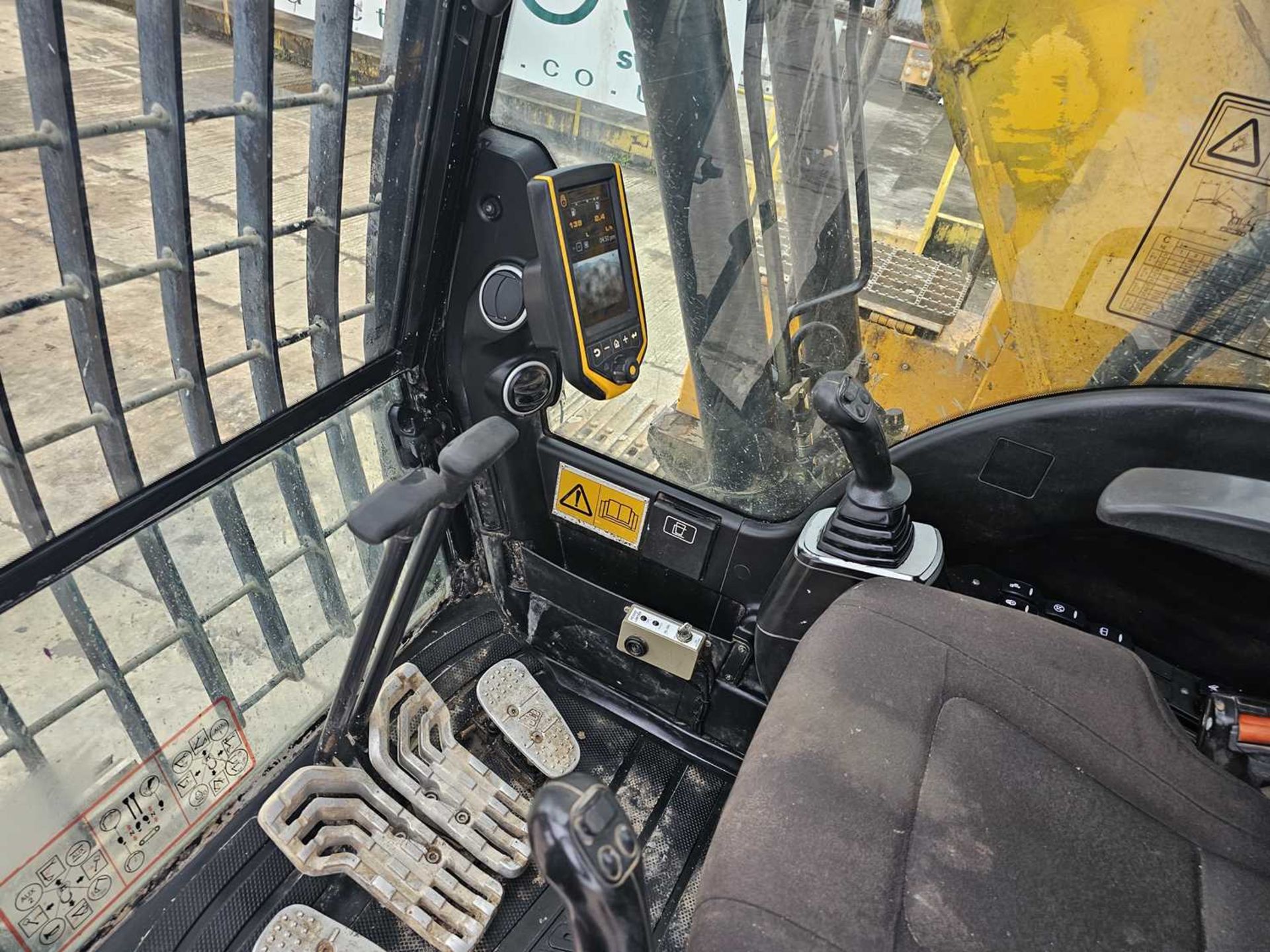 2017 JCB JS130LC 700mm Steel Tracks, CV, JCB Hydraulic QH, Piped, Reverse Camera, A/C, Demo Cage (EP - Image 27 of 32
