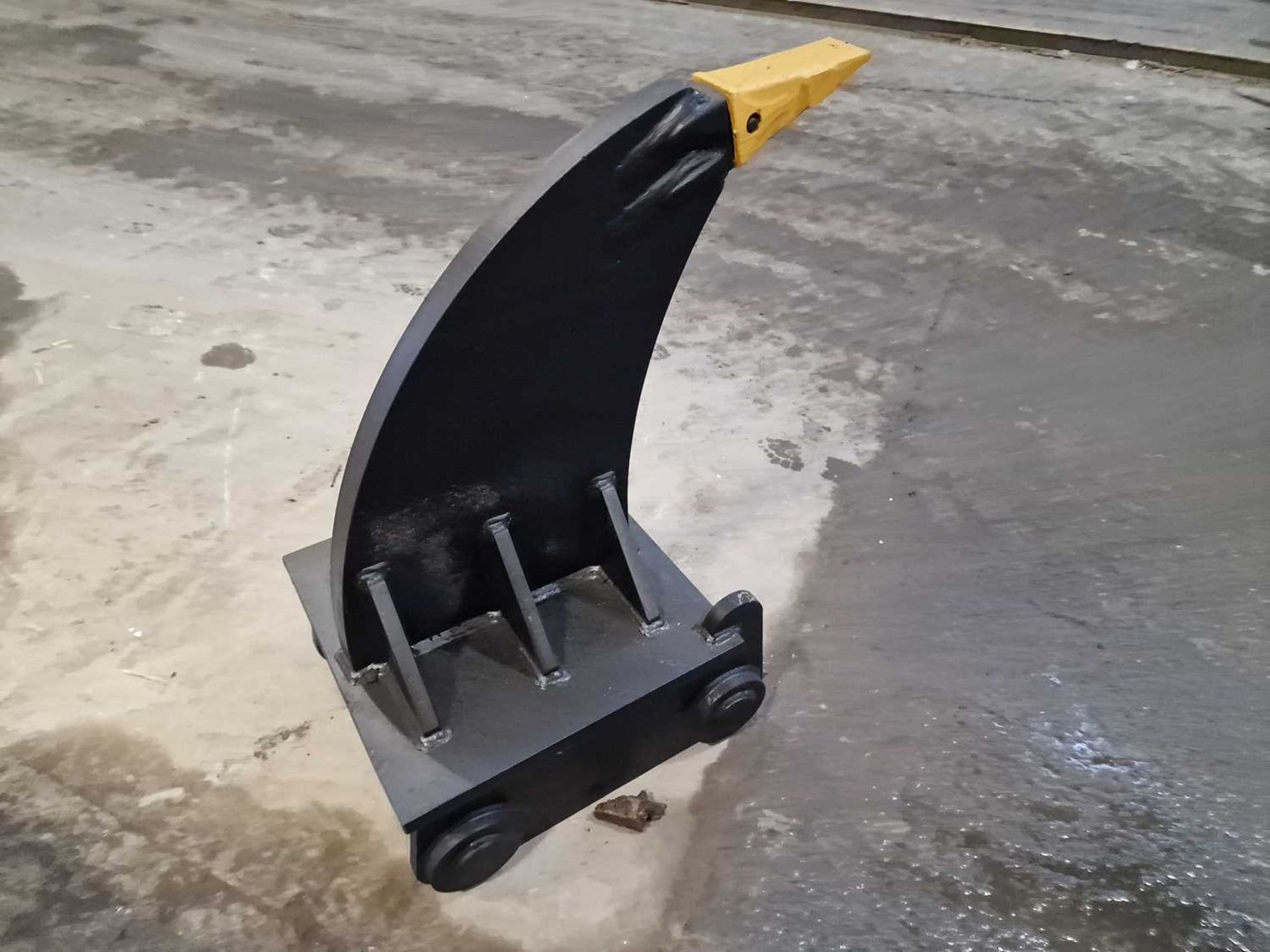 Unused Ripper 90mm Pin to suit 30 Ton Excavator