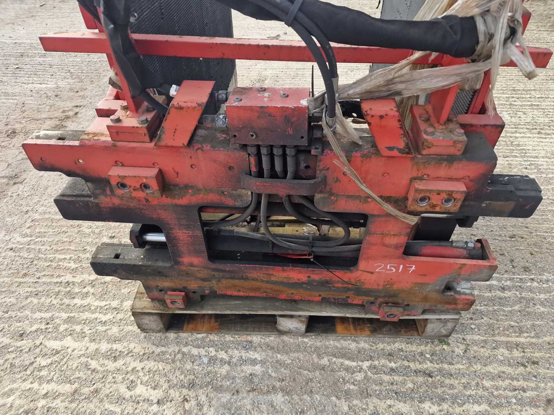 Hydraulic Bale Clamp to suit Forklift - Image 6 of 6