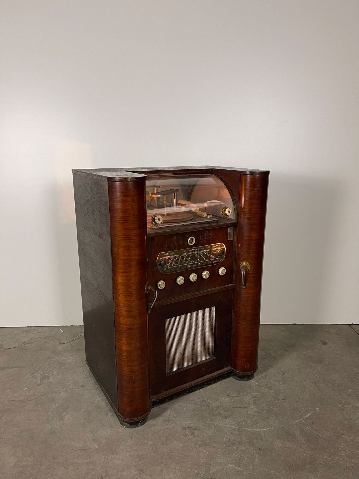 Mid-Fifties Valcke Heule Belgian Coin-Op Radio & Record Player - Image 3 of 15