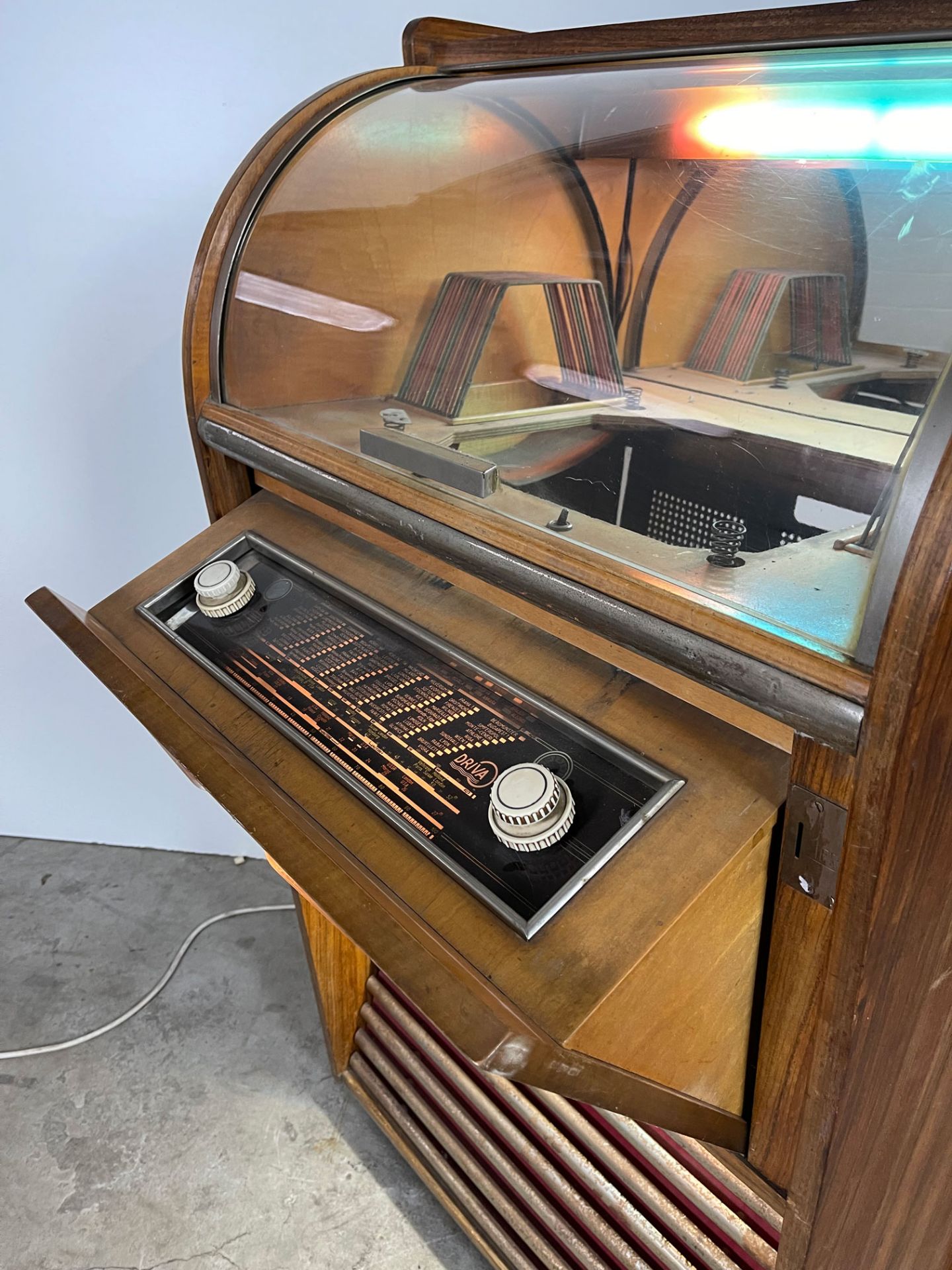1958 Belgian Driva "Brabant Box" Coin-Op Radio and Record Player Jukebox - Image 11 of 14