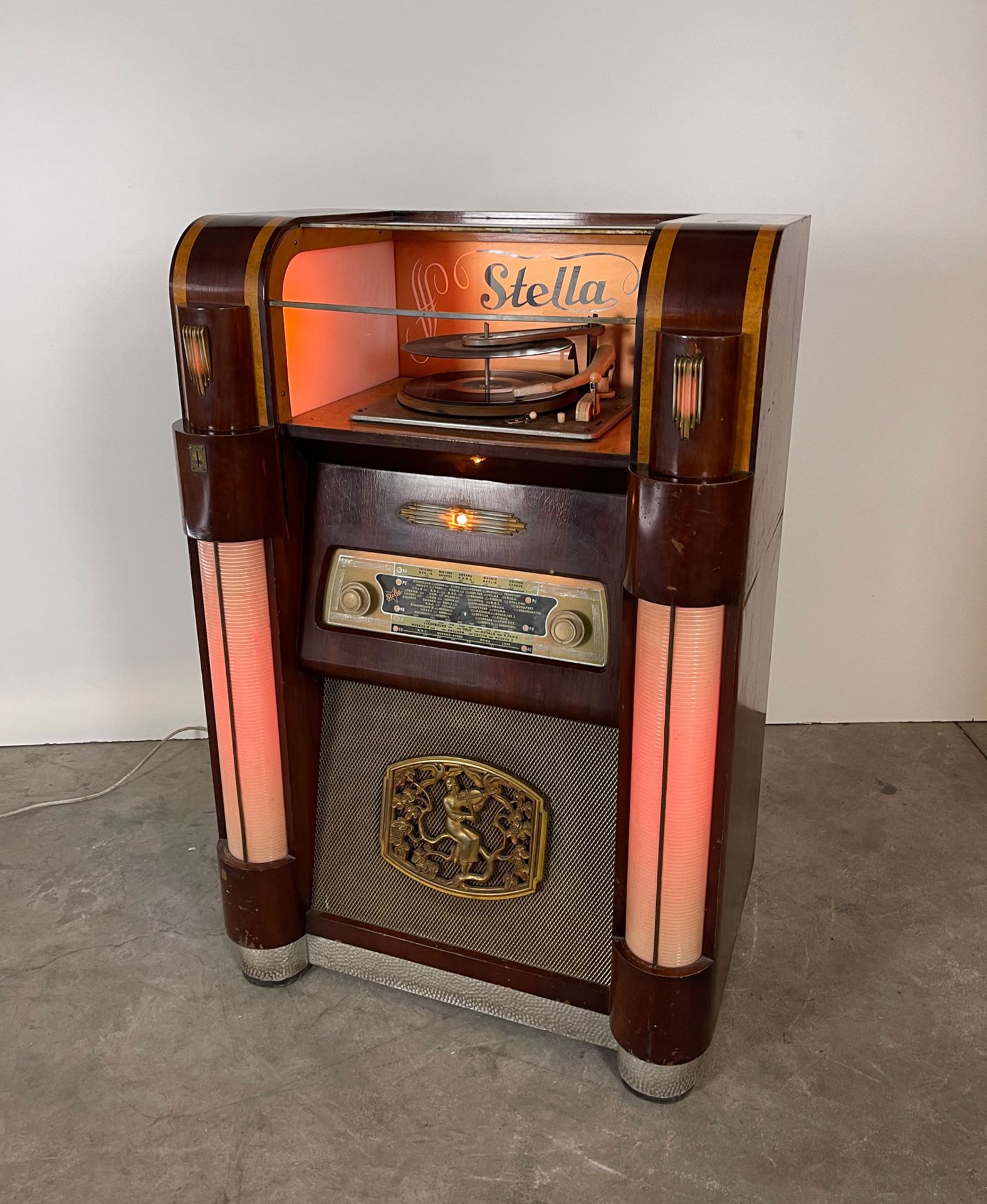 1954 Belgian Stella 531 Coin-Op Record Player with Built-In Radio - Image 2 of 15