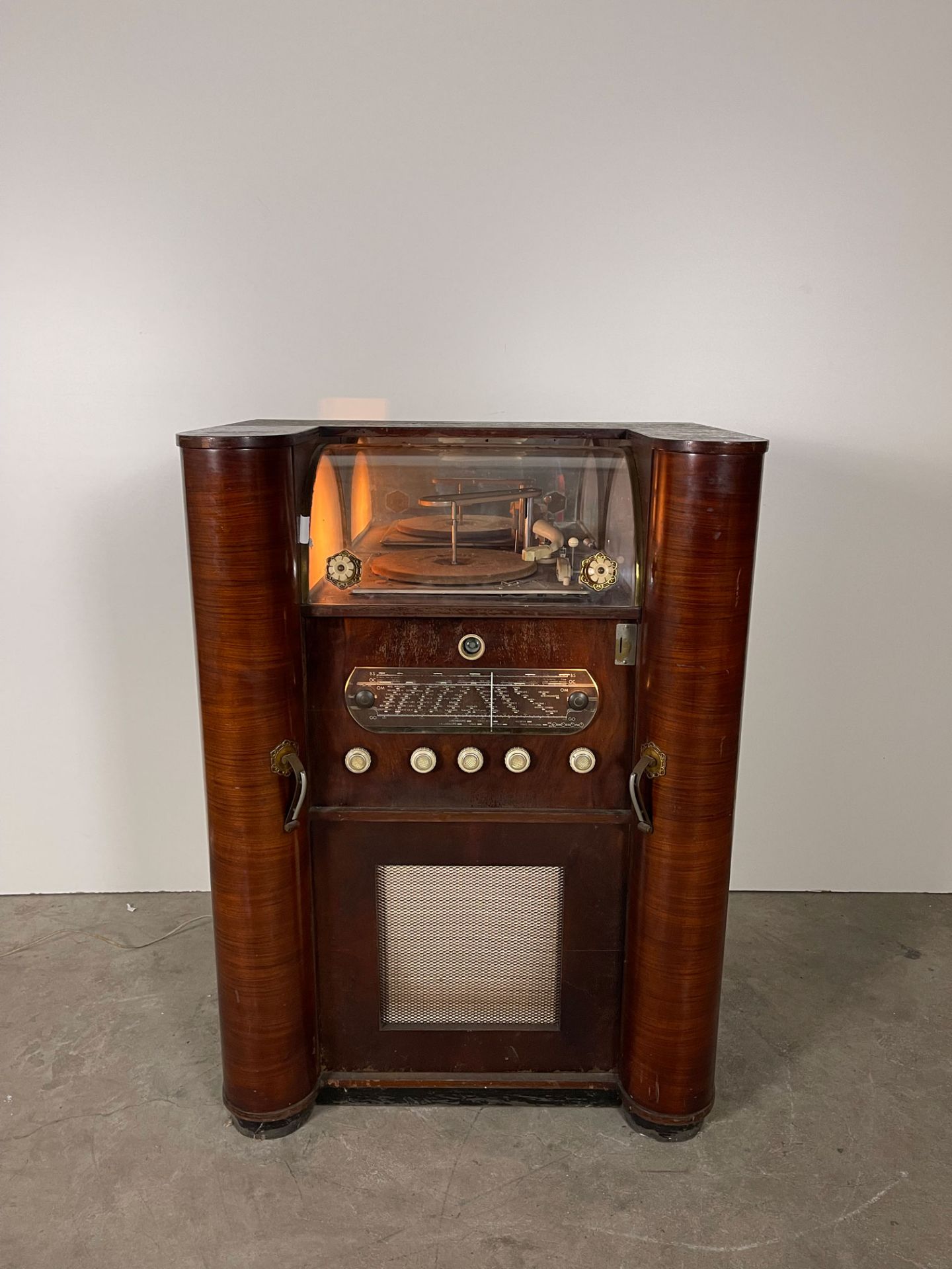 Mid-Fifties Valcke Heule Belgian Coin-Op Radio & Record Player - Image 4 of 15