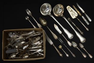 lot with ca 6732 grams of cutlery in marked silver || Lot bestek in gemerkt massief zilver -
