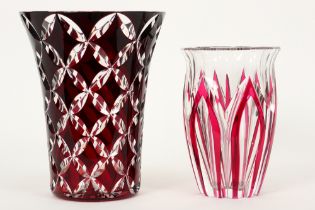 two crystal vases, one Bohemian and one Belgian (VSL) || Lot van twee vazen in deels rood en