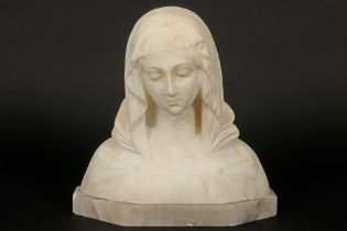 small 'antique' sculpture in alabaster || 'Antieke' kleine sculptuur in albast : "Meisjesbuste" -