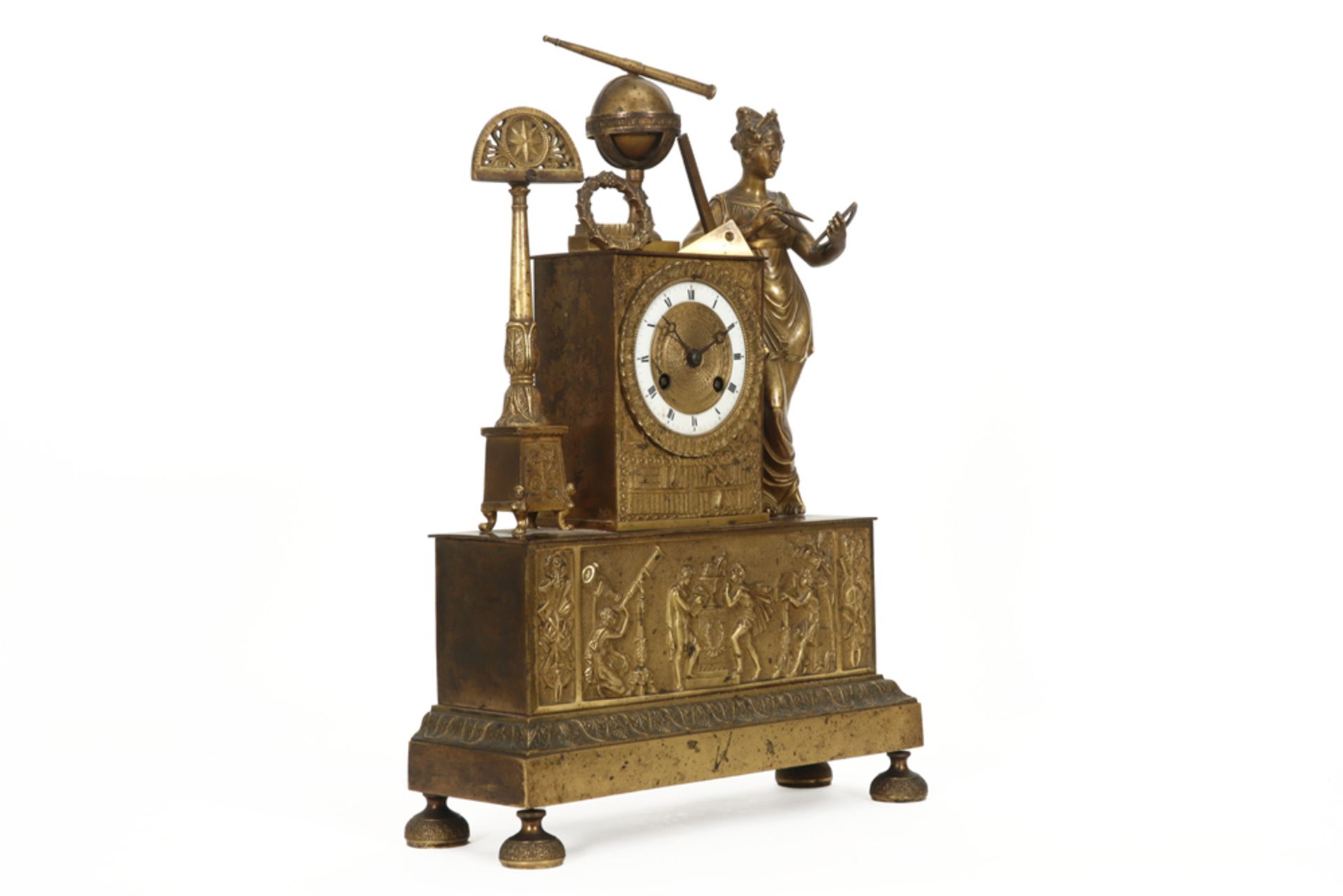 early 19th Cent. Empire style clock with its case in gilded bronze with a lady with all kinds of - Image 2 of 4