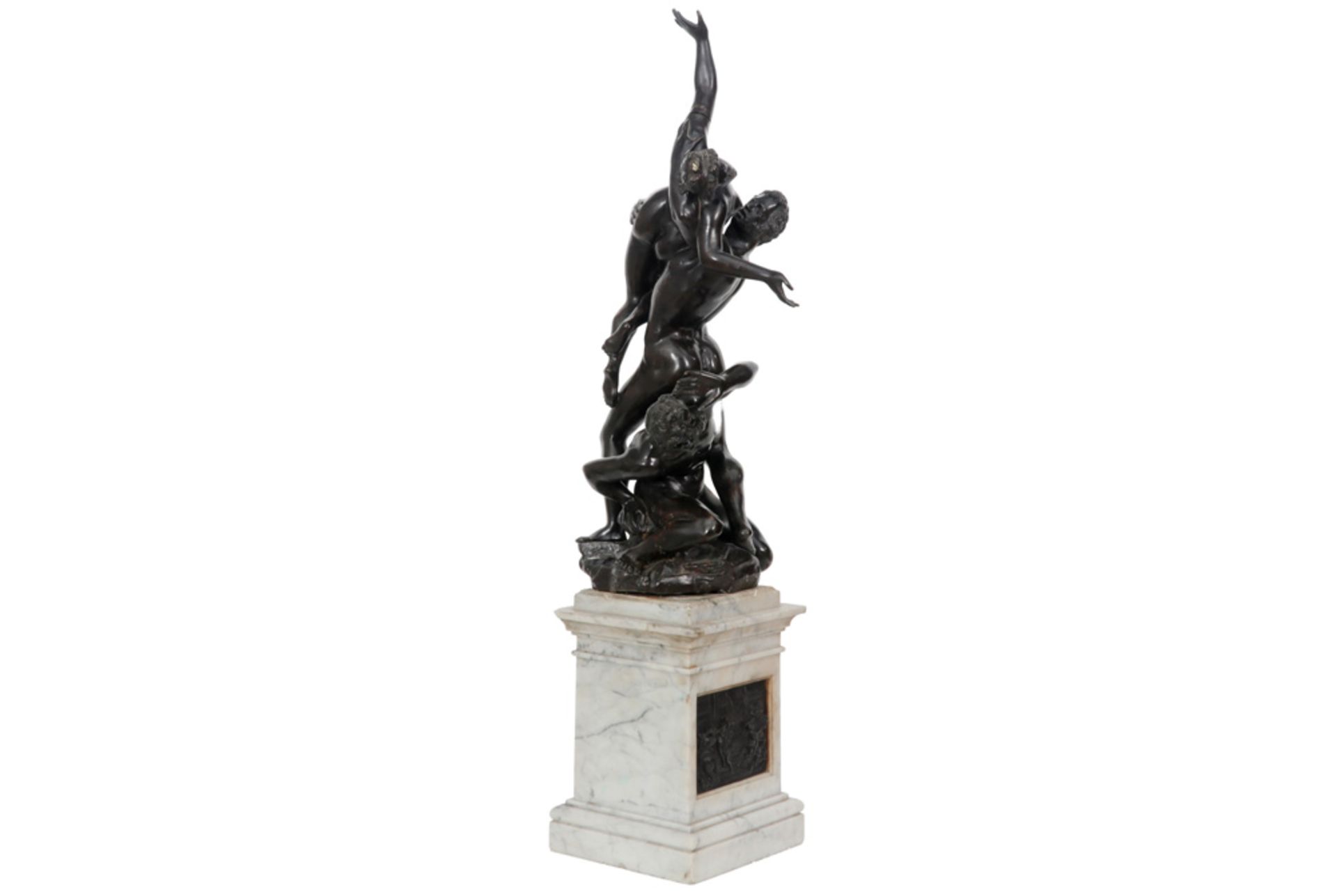 antique "Grand Tour" sculpture in bronze on a marble base with bronze basreliefs || ROUWKOOP antieke - Image 2 of 6