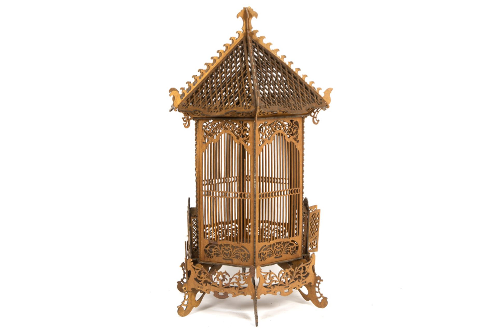 antique quite big birdcage in wood || Antieke, vrij grote vogelkooi in hout - hoogte : ca 110 cm - Image 2 of 2