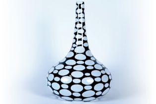 quite big Roche Bobois design vase in porcelain || ROCHE-BOBOIS vrij grote design vaas in