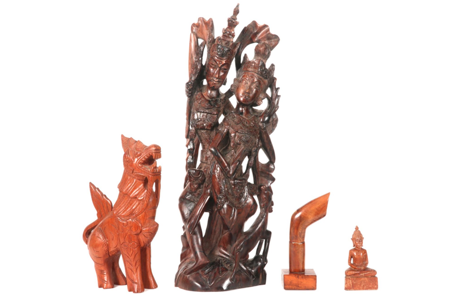 four oriental items in wood || Lot van vier Oosterse items in hout