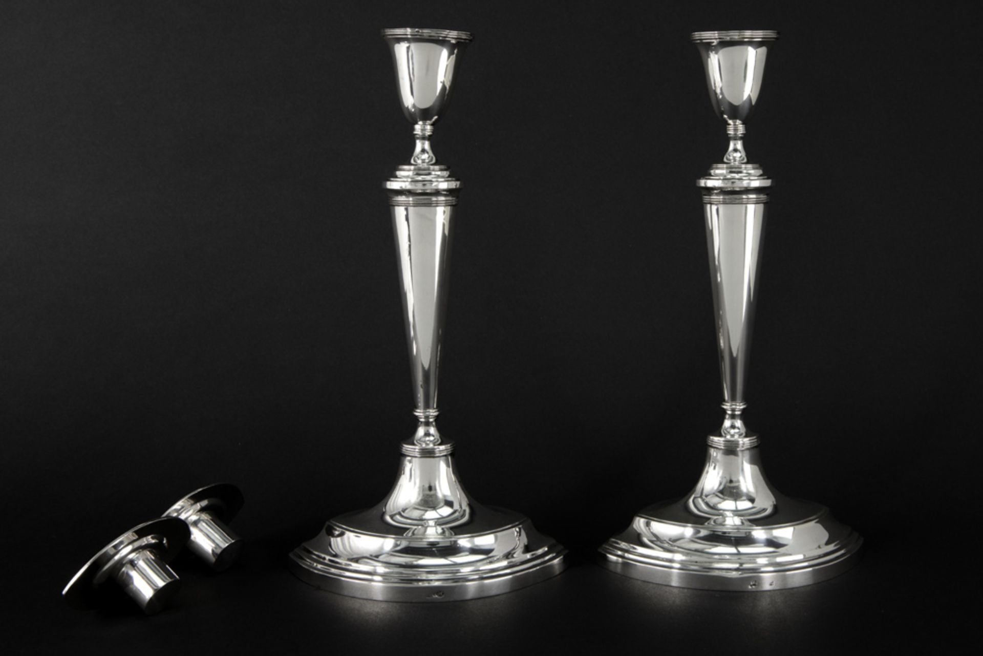 pair of antique Dutch neoclassical candlesticks in marked silver || VAN KEMPEN paar antieke - Bild 4 aus 6