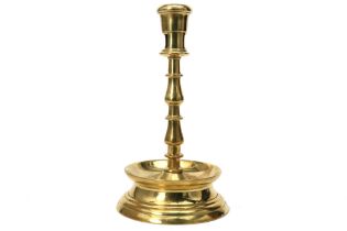 presumably 16th Cent. brass candlestick || Waarschijnlijk zestiende eeuwse kandelaar in koper -