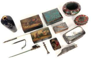 various lot with antique Japanese cloisonné || Gevarieerd lot met antieke Japanse cloisonné, doosjes