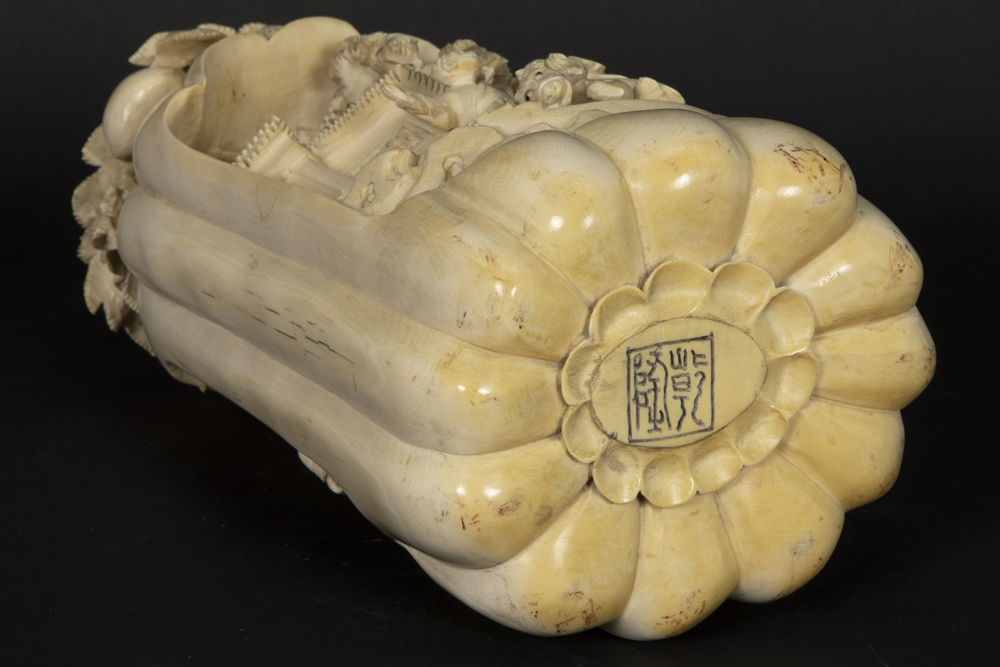19th Cent. Chinese Qing period sculpture ivory with a nice patina and in the shape of a pumpkin, - Image 8 of 10