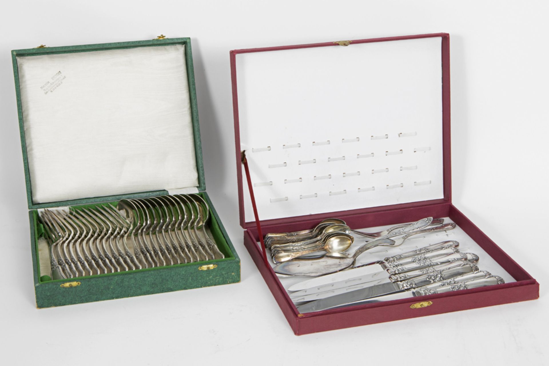 Christofle marked set of 56 pieces of cutlery || CHRISTOFLE 56-delig bestek met Louis XV- design
