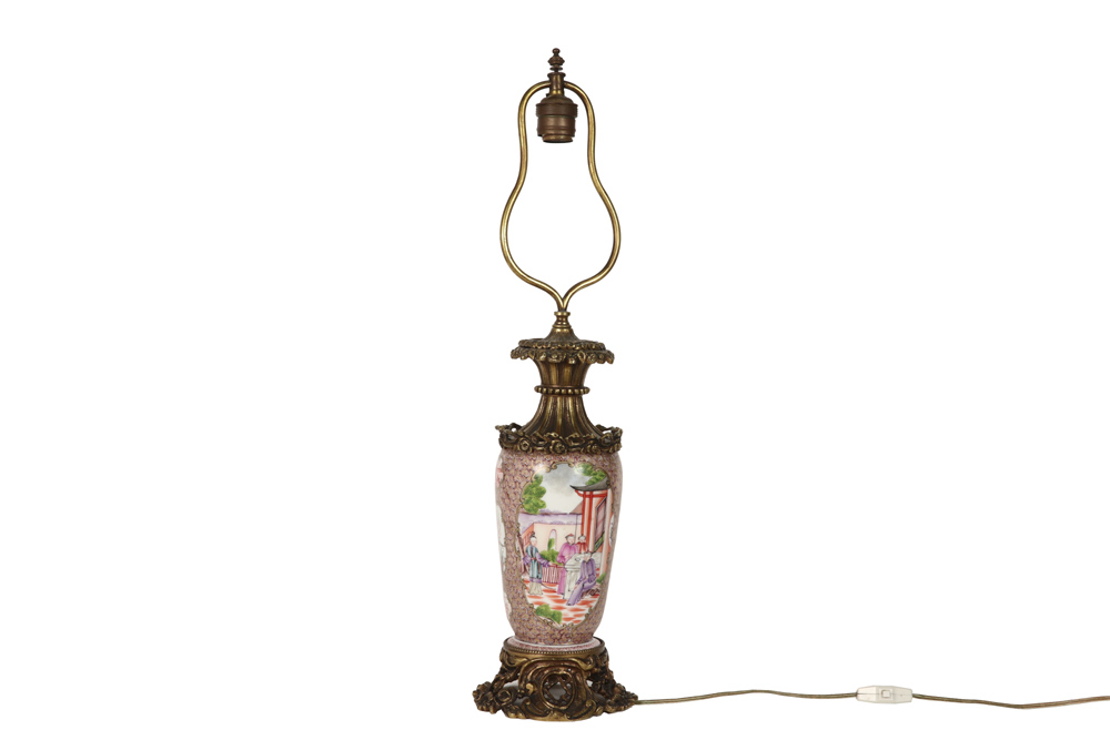 lamp with a Samson porcelain and bronze base || Lamp met voet in Samson-porselein en gedoreerde - Image 2 of 3