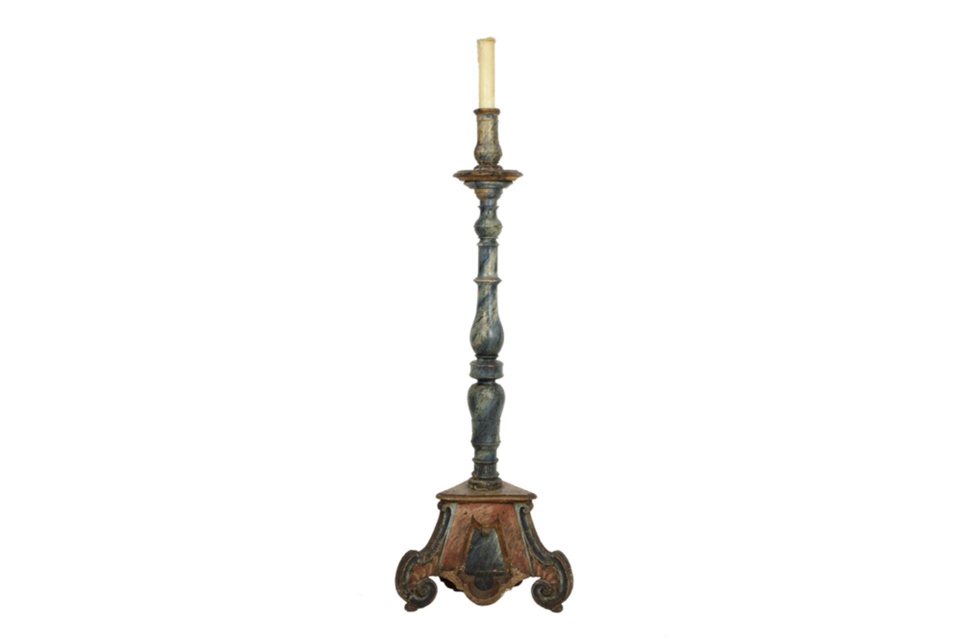 quite big 19th Cent. Italian candlestick in polychromed wood || Vrij grote negentiende eeuwse - Image 2 of 2