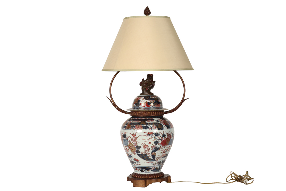 18th Cent. Japanese lidded vase in Arita porcelain - made into a lamp || Achttiende eeuwse - Image 2 of 2