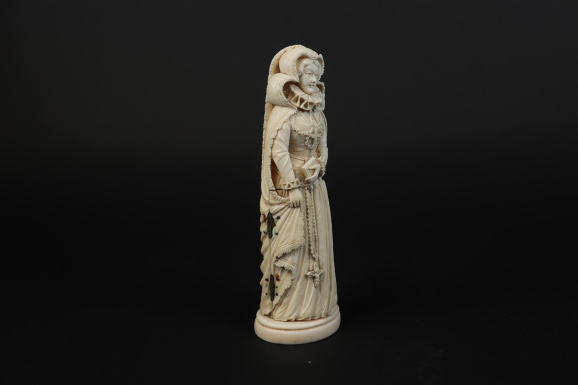 19th Cent European, presumably German, sculpture in ivory depicting Mary Stuart (queen of Scots) , - Image 3 of 8