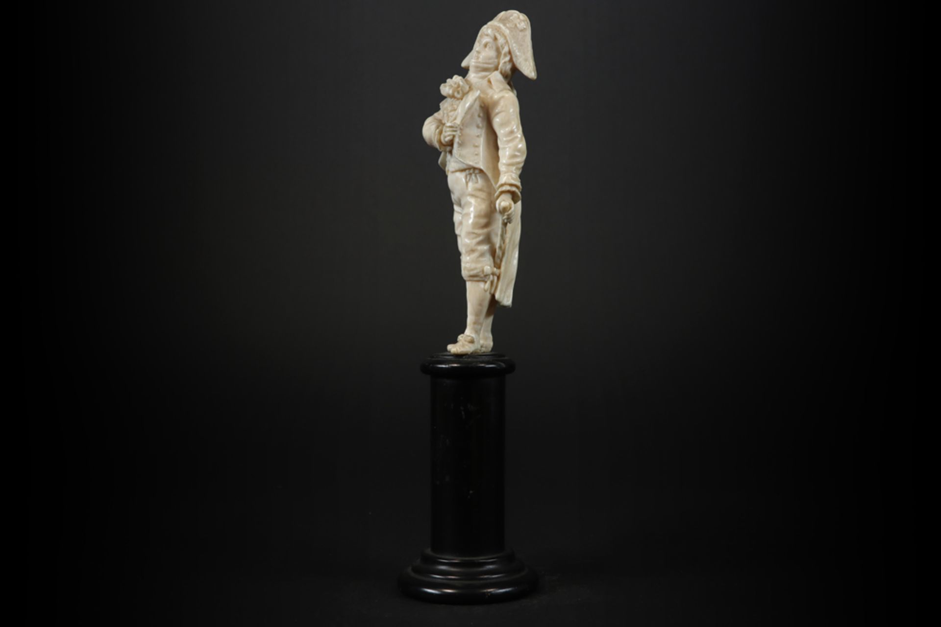 19th Cent. French sculpture in ivory, probably made in Dieppe - with European CITES certificate || - Image 2 of 5