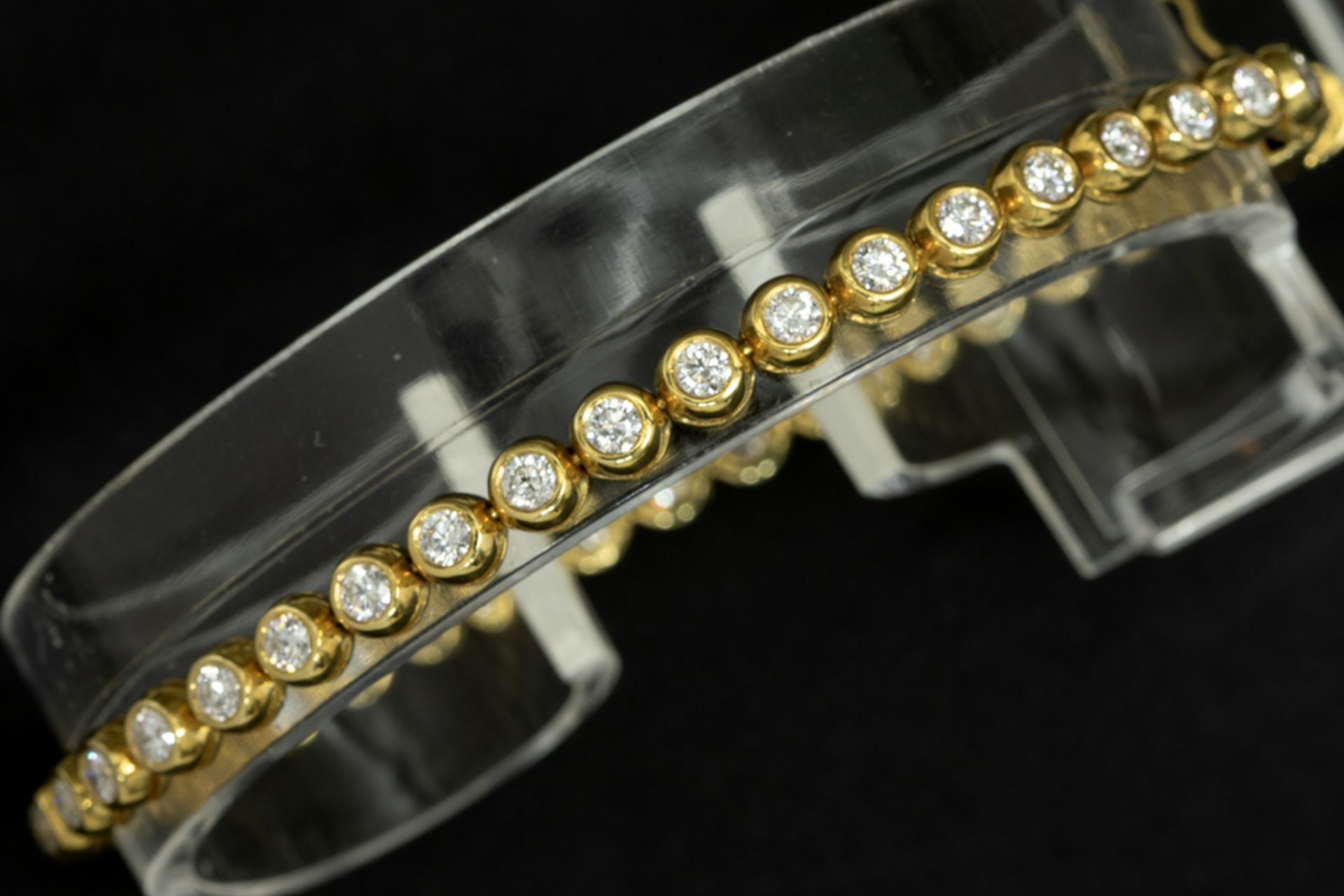 bracelet in yellow gold (18 carat) with more than 3 carat of high quality brilliant cut - Image 2 of 2