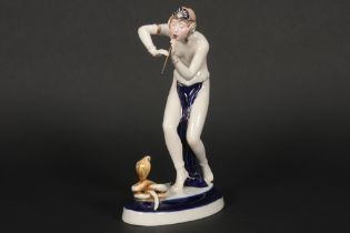 Royal Dux marked porcelain Art Deco sculpture || ROYAL DUX Art Deco-sculptuur in porselein met