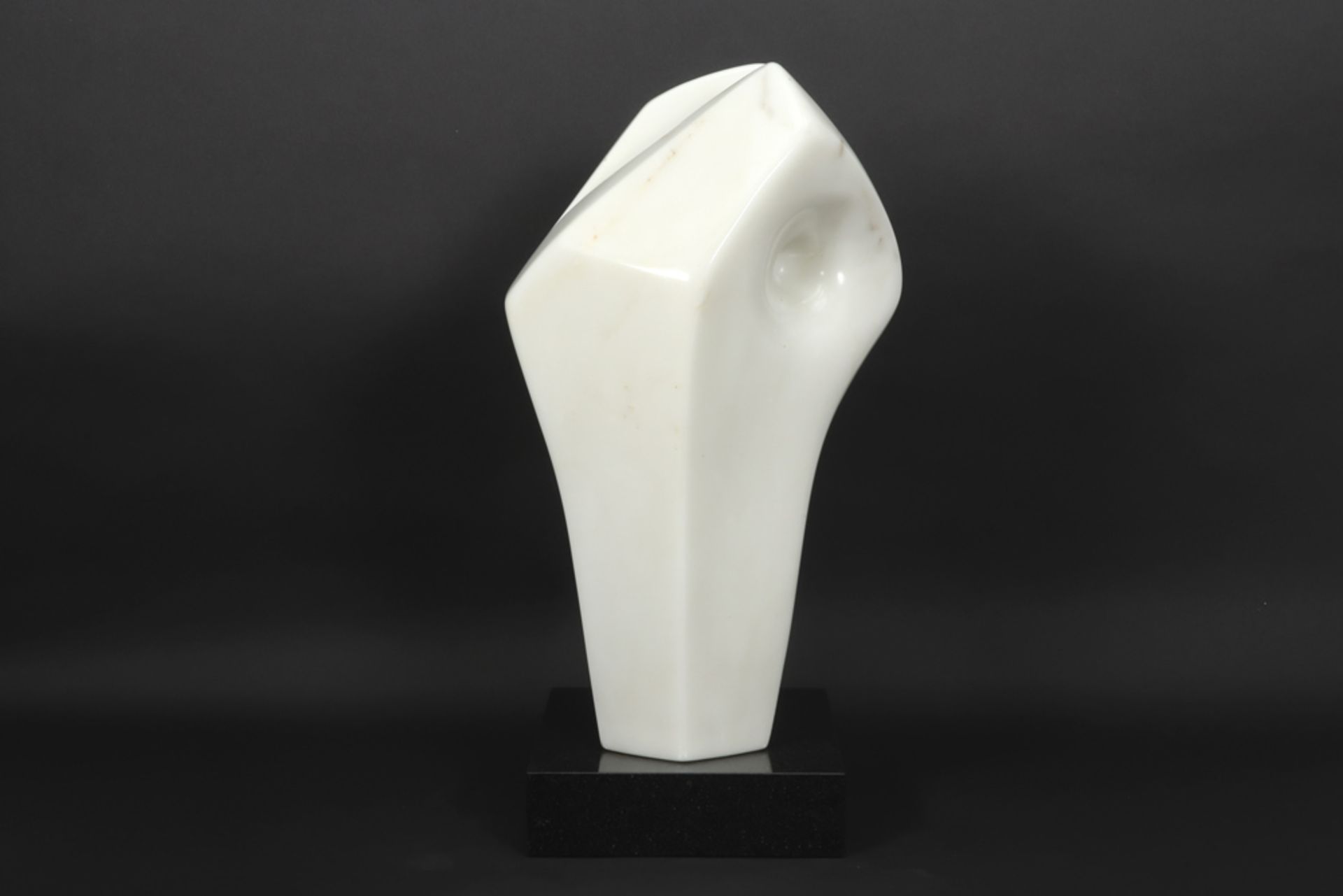 20th Cent. Belgian abstract sculpture in white and black marble - attributed to/in the style of - Image 6 of 6