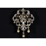 antique brooch/pendant in silver on gold with rose cut diamonds and pearls || Antieke broche/