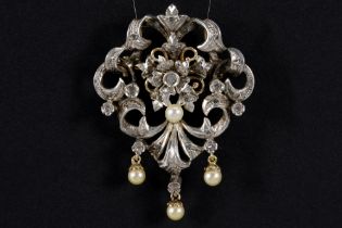 antique brooch/pendant in silver on gold with rose cut diamonds and pearls || Antieke broche/