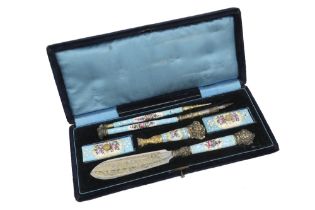 antique pen set (with seal stamp) with fine enamelwork || Antieke pennenset (met zegelstempel) met