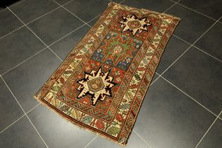 antique quite well preserved Caucasian rug in wool on wool || Antiek vrij goed bewaard Caucasisch