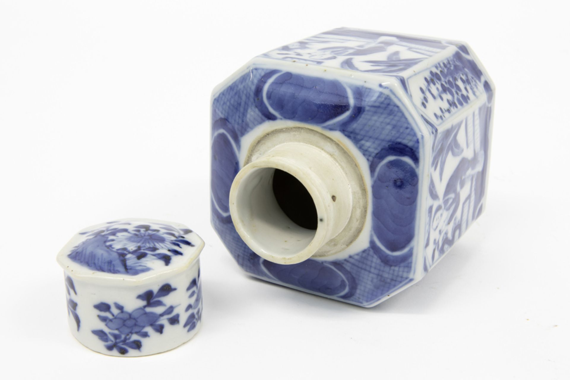 18th Cent. Chinese lidded teacaddy in porcelain with a blue-white decor with Long Eliza's decor (Mei - Bild 6 aus 7