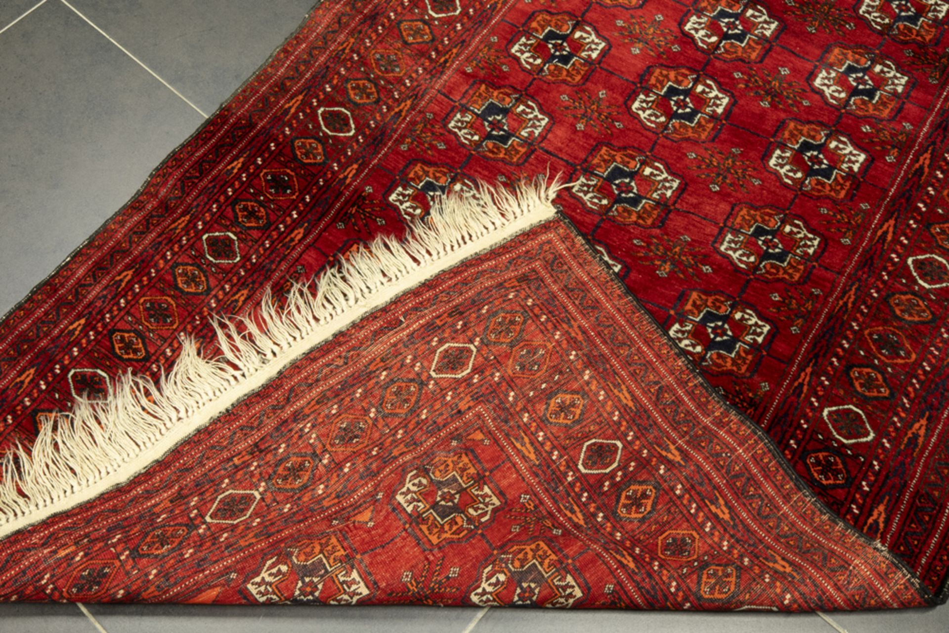 Afghan Bokhara in wool with a characteristic decor || Afghaanse Bokhara in wol op wol met - Image 2 of 2