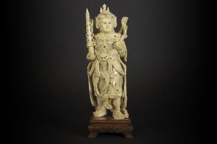 old Chinese "Warrior in full regalia" sculpture in ivory - with European CITES certificate || Oude