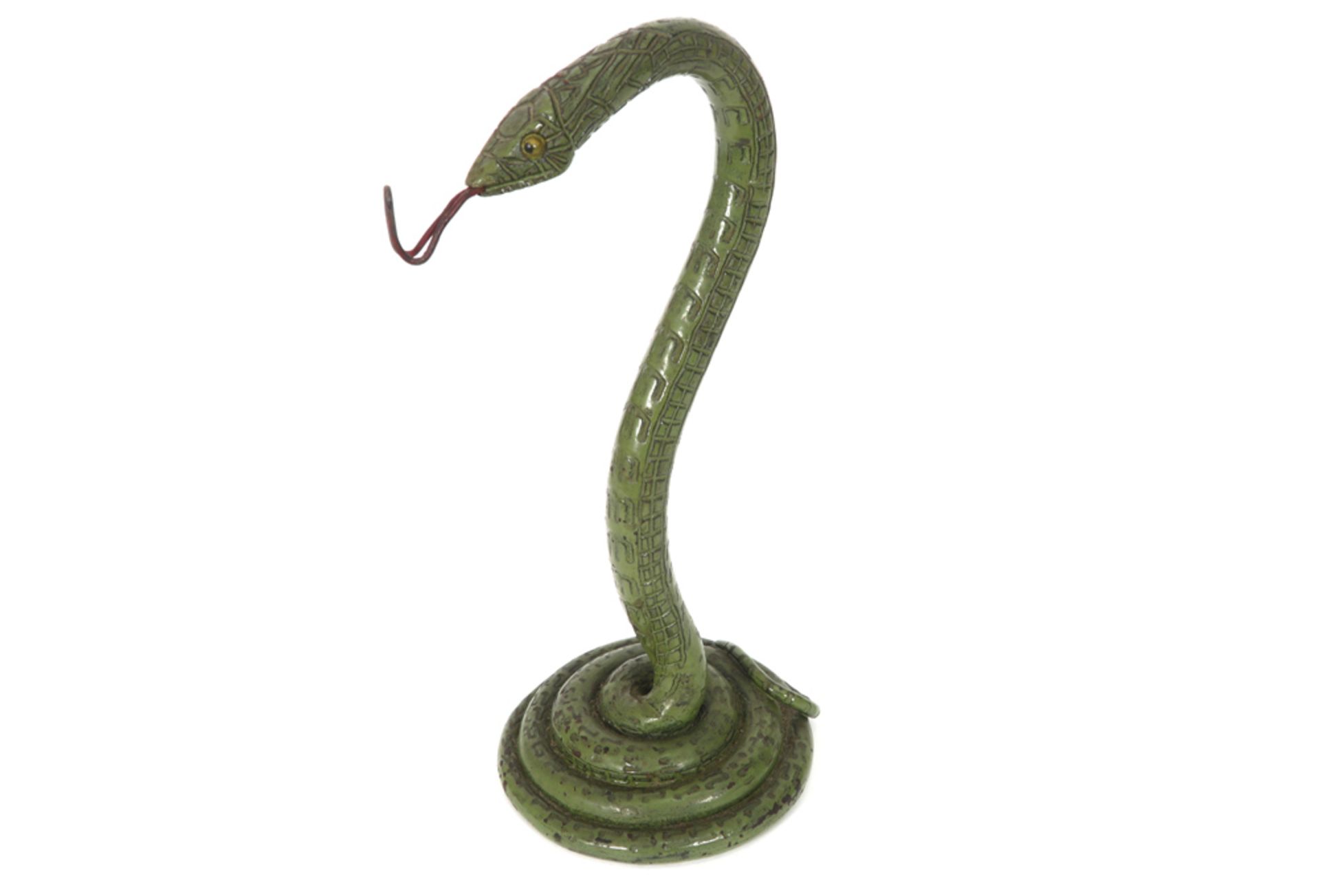 20th Cent. snake-shaped pocket watch stand in coldpainted bronze || Standaard voor een zakhorloge in - Image 2 of 2