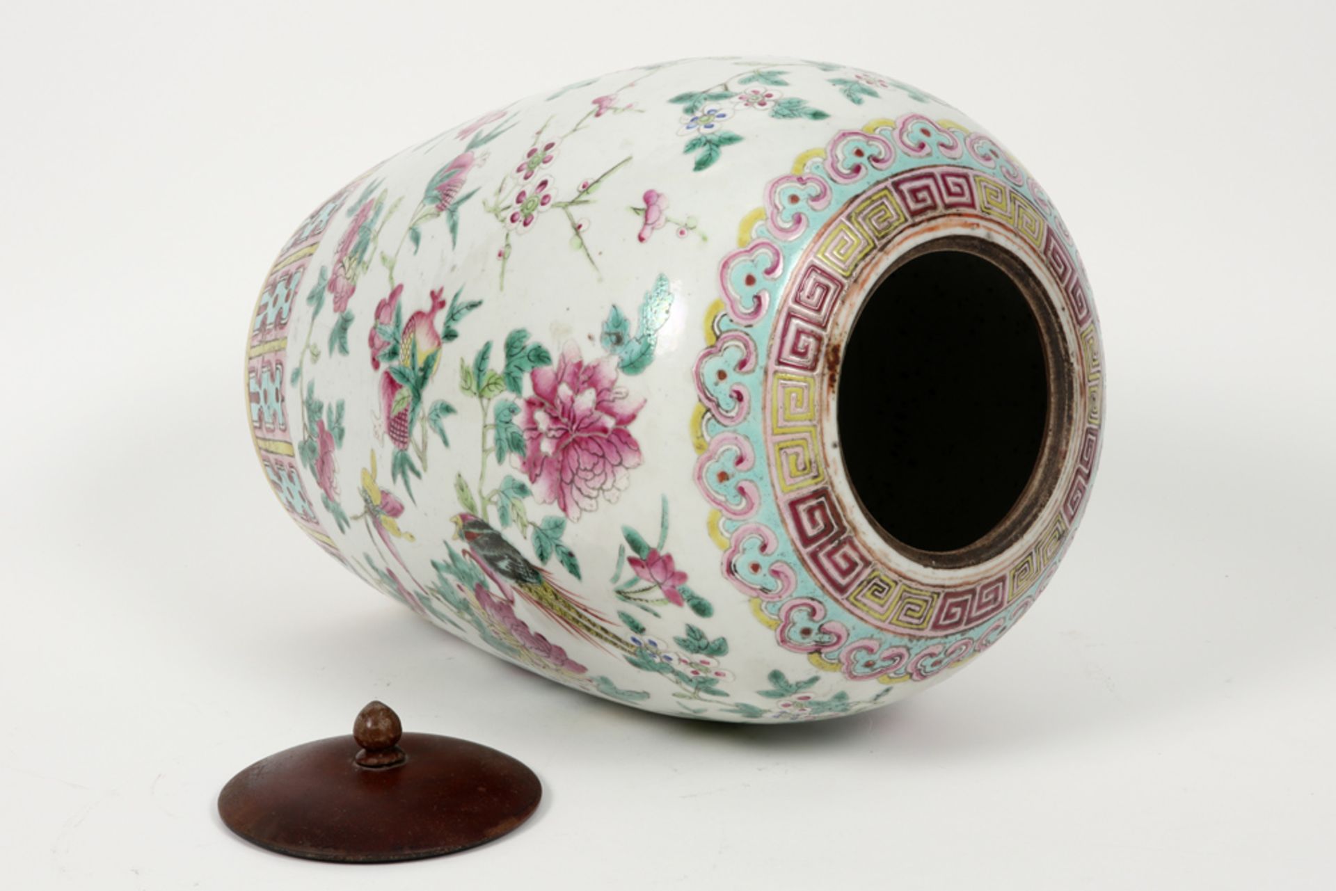 antique Chinese ginger jar in porcelain with a 'Famille Rose' decor with flowers and birds and - Image 4 of 5