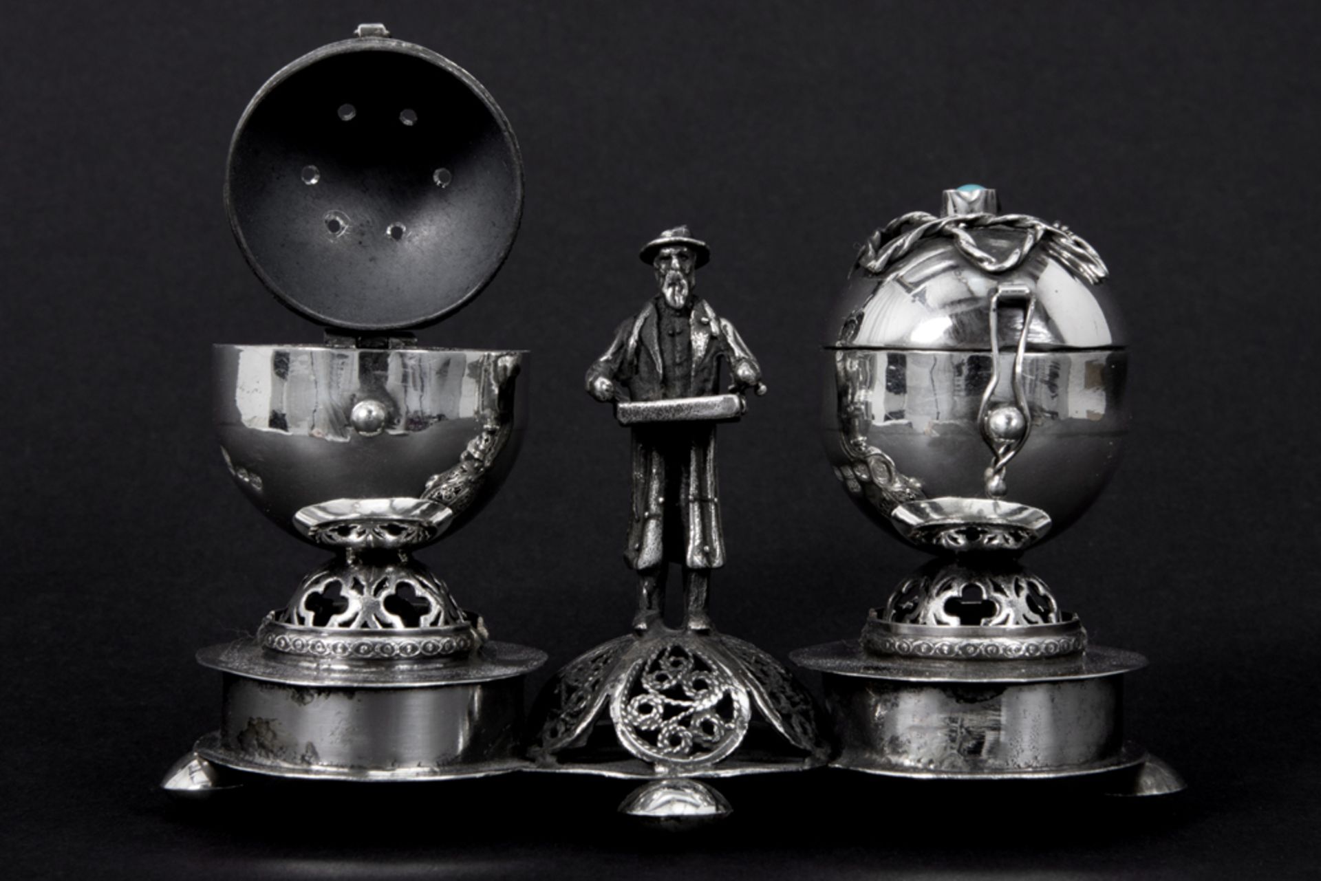 antique Polish salt cellar with two ovoid containers and a standing male figure - in "Warshau 84" - Bild 4 aus 6