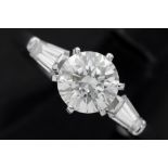 a 1,04 carat high quality brilliant cut diamond set in a ring in white gold (18 carat) with ca 0,