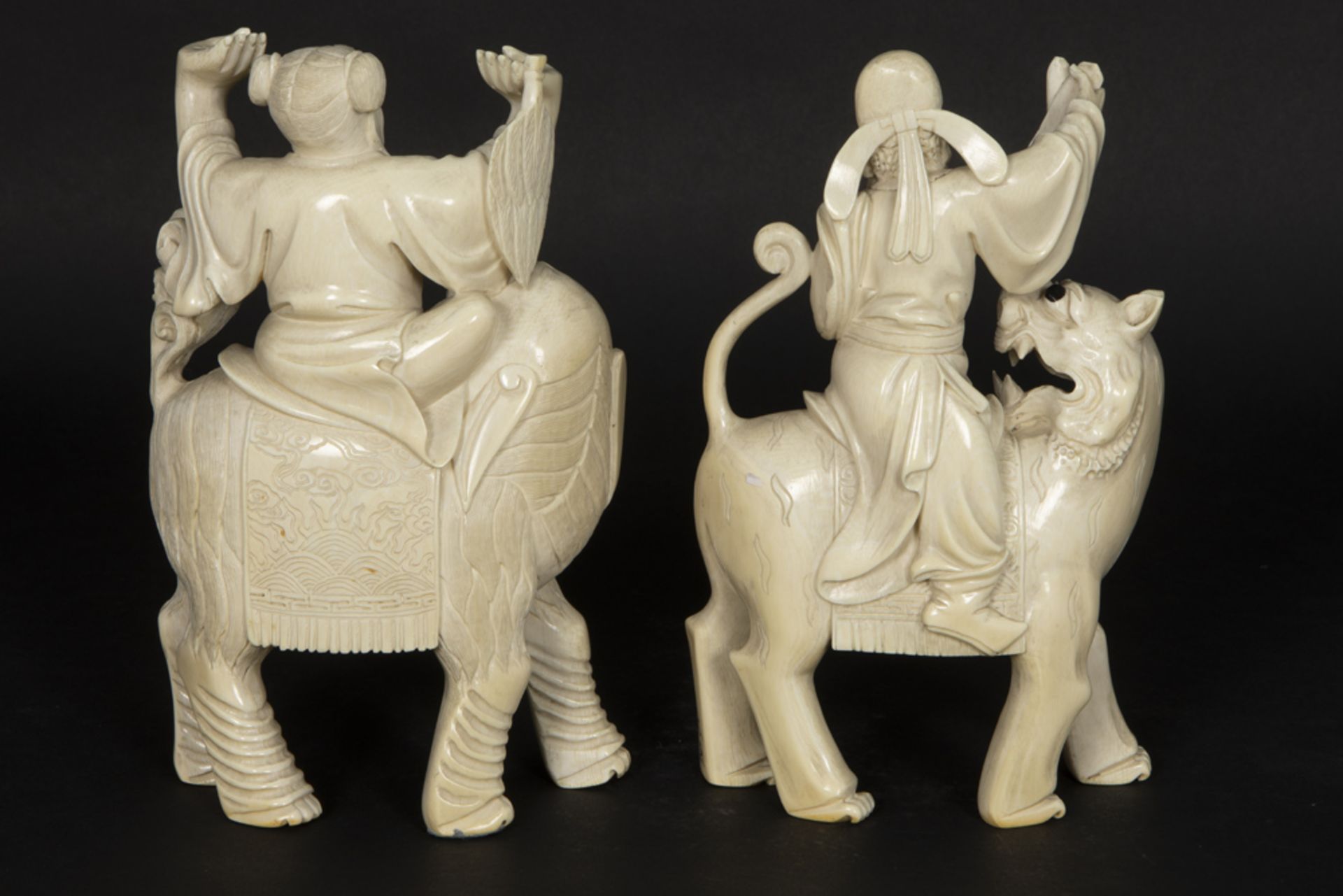 pair of antique Chinese late Qing period sculptures in finely carved ivory with a nice patina and - Bild 4 aus 6